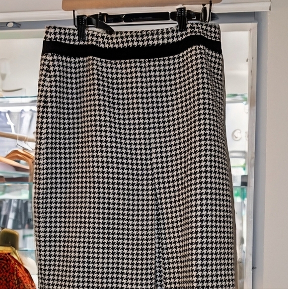 Abbie Mags Dresses & Skirts - Black White Houndstooth Knee Length Pencil Skirt